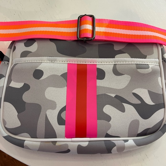 Haute Shore crossbody - Picture 1 of 3